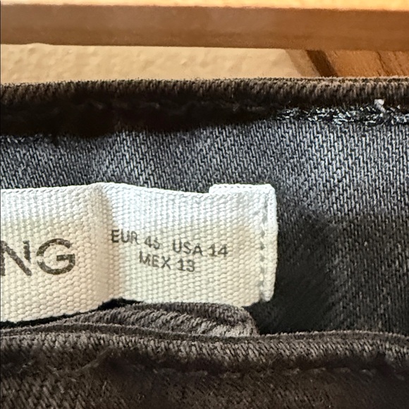 Elegant Black Cropped Women's Jeans - Picture 3 of 7